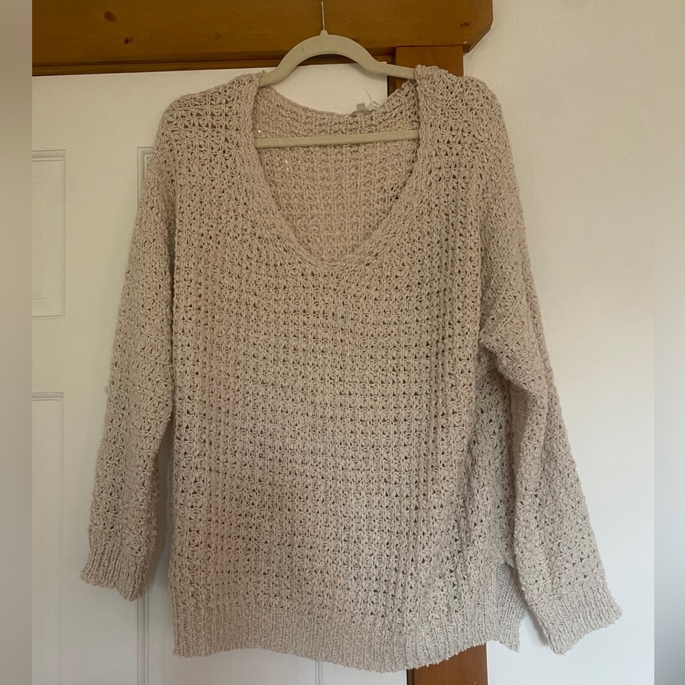 Ivory Miracle brand sweater size M/L New with tags